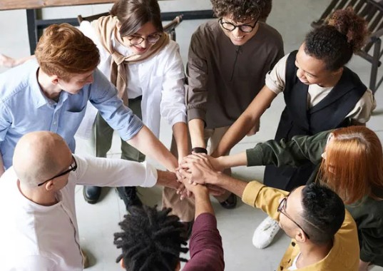 1743563525875912.jpg 人.jpg